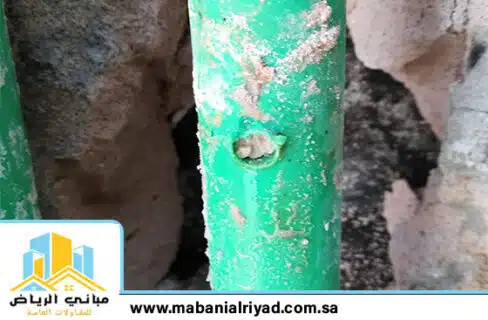 إصلاح ثقب ماسورة المياه داخل الجدار
